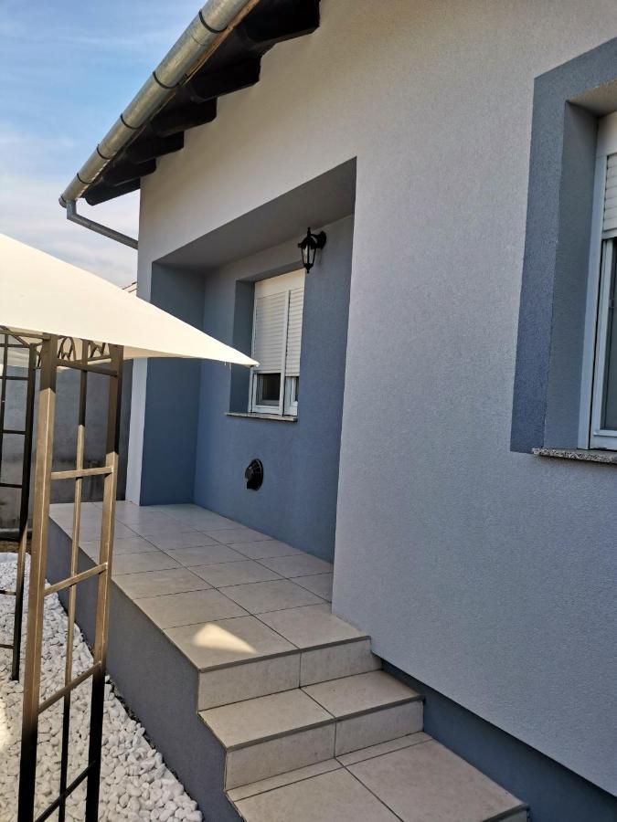 Apartman Lucija Kuca Za Odmor Vukovar Exteriör bild